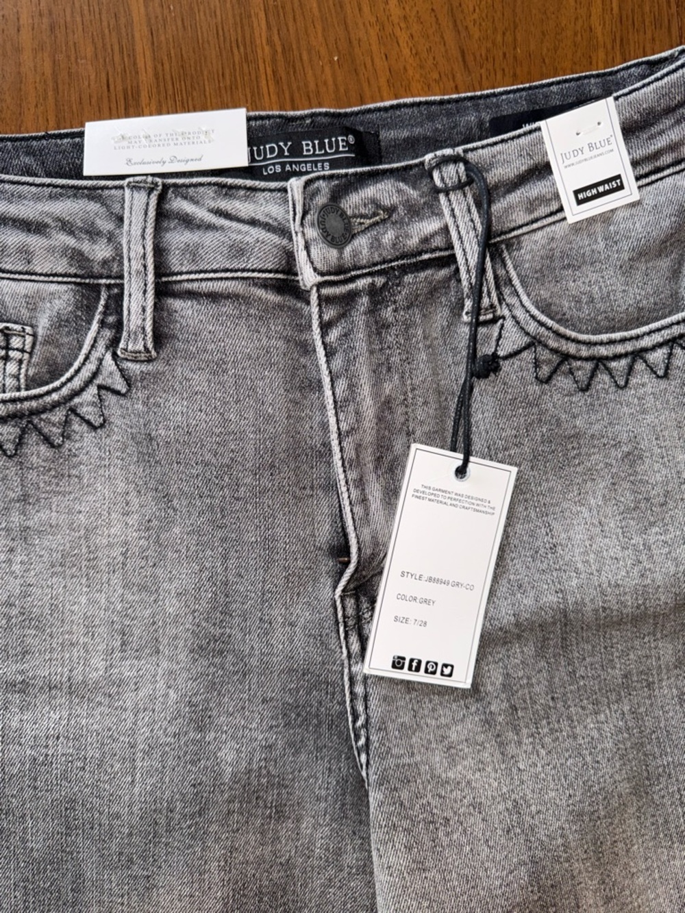 Judy Blue Gray Wide-Leg Crop Flare Jeans with Subtle ombré Fade - Picture 2 of 15